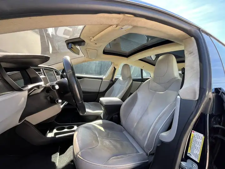 Tesla Model S 2014, foto 21