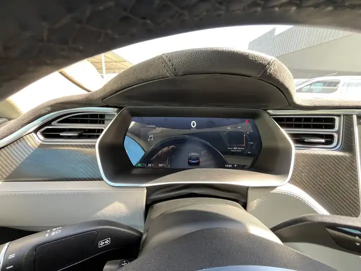 Tesla Model S 2014, foto 25