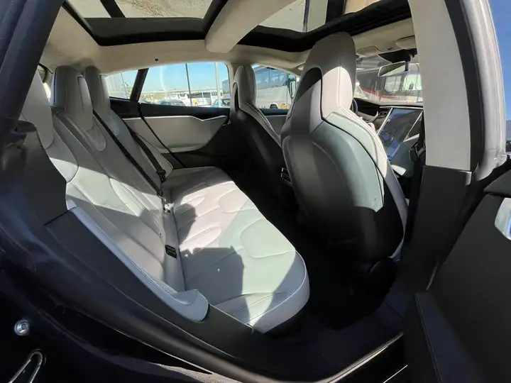 Tesla Model S 2014, foto 19