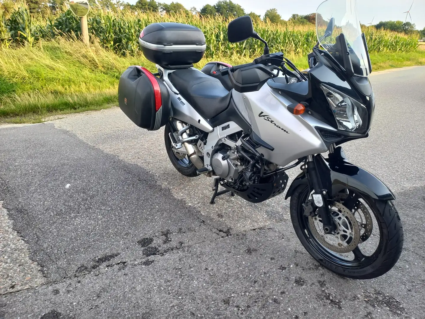 Suzuki V-Strom 1000 Silber - 2