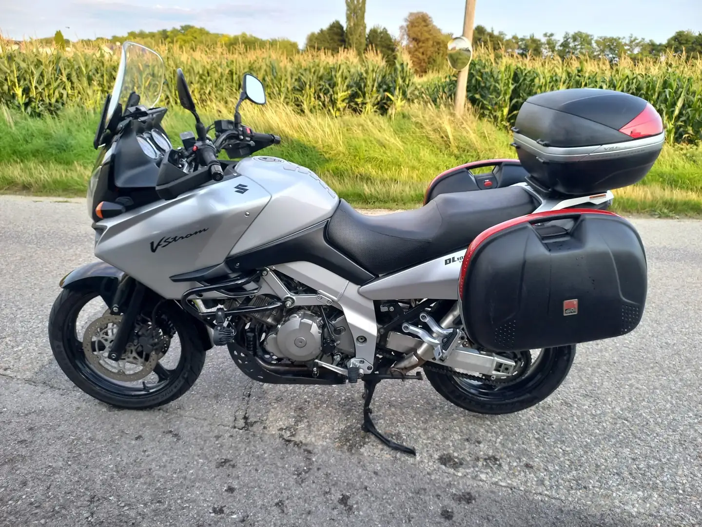 Suzuki V-Strom 1000 Silber - 1