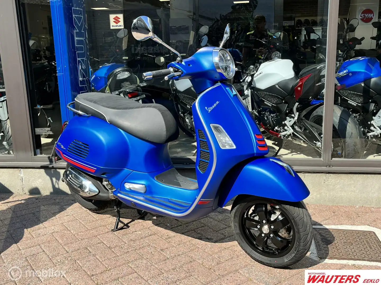 Vespa GTS Super 300 HPE Blau - 1