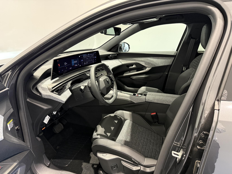 Peugeot 5008 Allure Plug-in HYbrid 195 e-DCS7 | Apple CarPlay & — photo 8