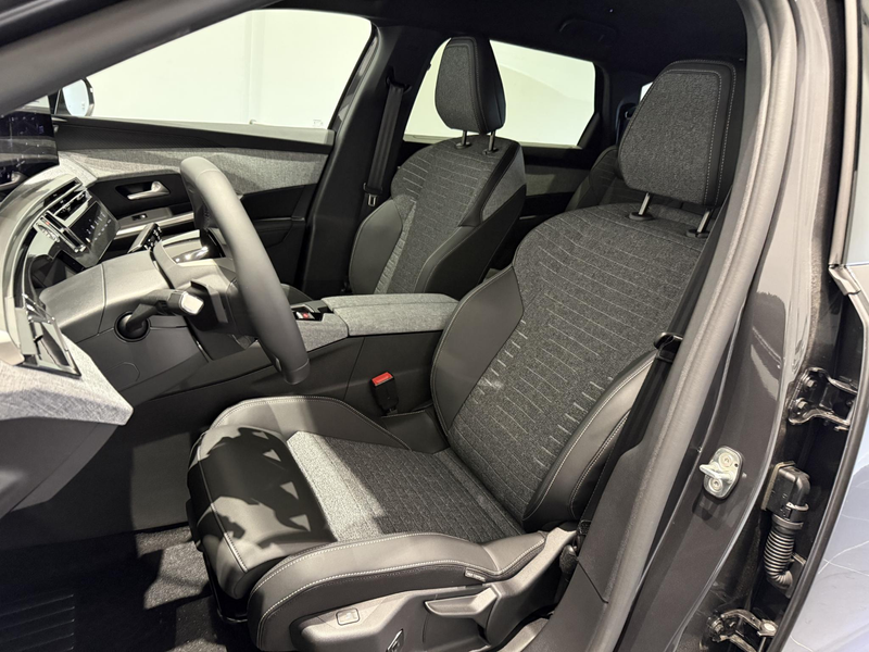 Peugeot 5008 Allure Plug-in HYbrid 195 e-DCS7 | Apple CarPlay & — photo 9