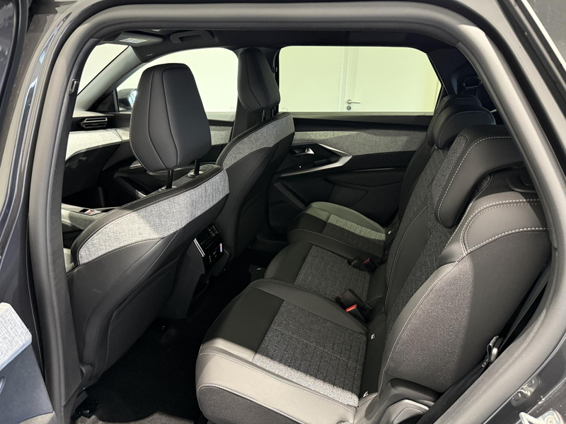 Peugeot 5008 Allure Plug-in HYbrid 195 e-DCS7 | Apple CarPlay & — photo 10