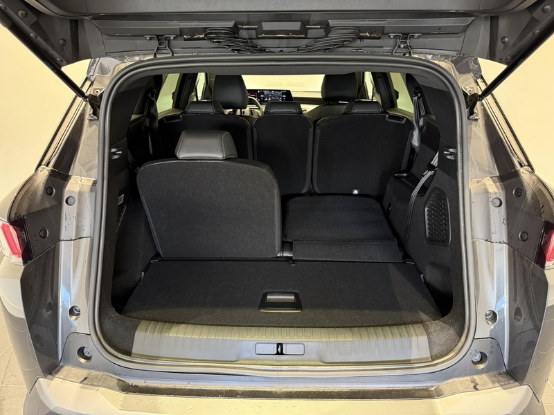 Peugeot 5008 Allure Plug-in HYbrid 195 e-DCS7 | Apple CarPlay & — photo 12