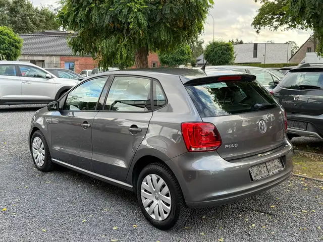 Volkswagen Polo view 2