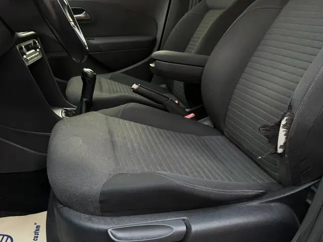 Volkswagen Polo view 6