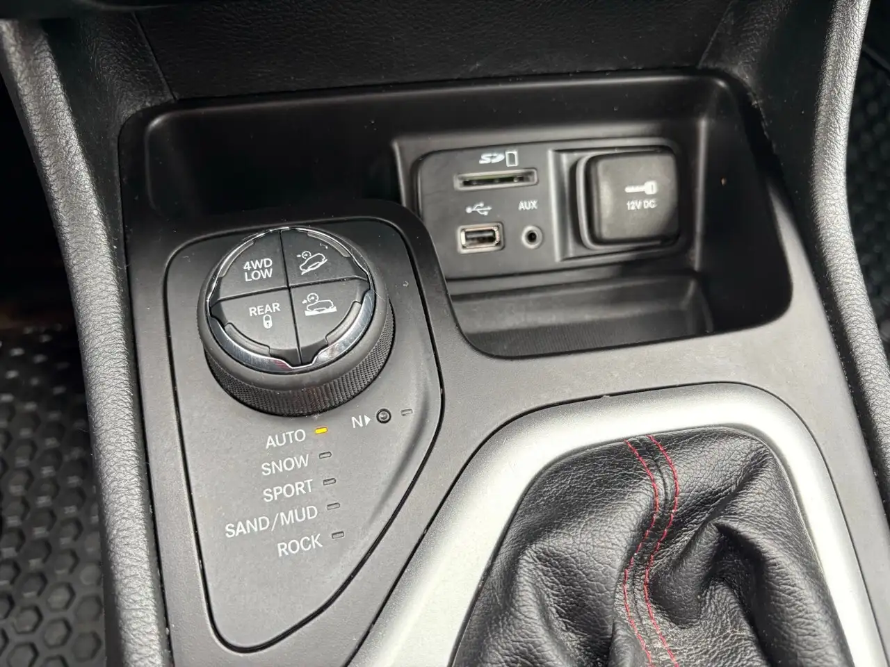 Jeep Cherokee photo Jeep Cherokee