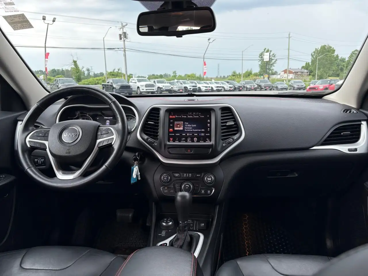 Jeep Cherokee photo Jeep Cherokee