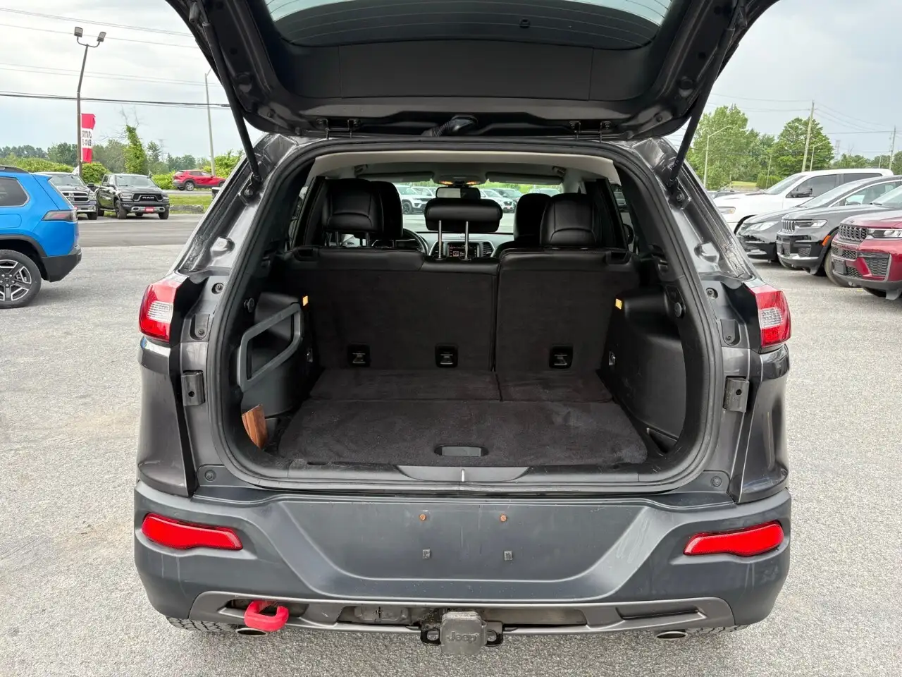 Jeep Cherokee photo Jeep Cherokee