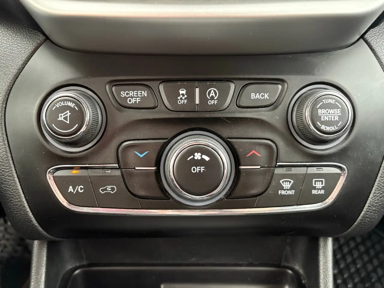 Jeep Cherokee photo Jeep Cherokee