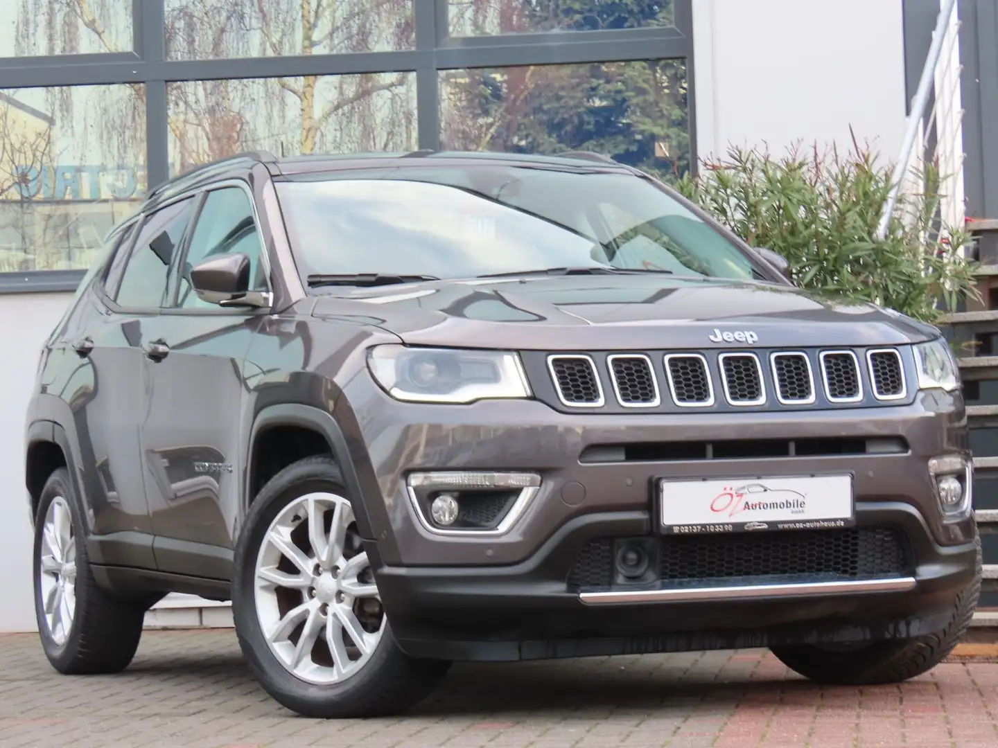 Jeep Compass 1.3 T-GDI I4 Autom. Leder PDC Kamera Grau - 1