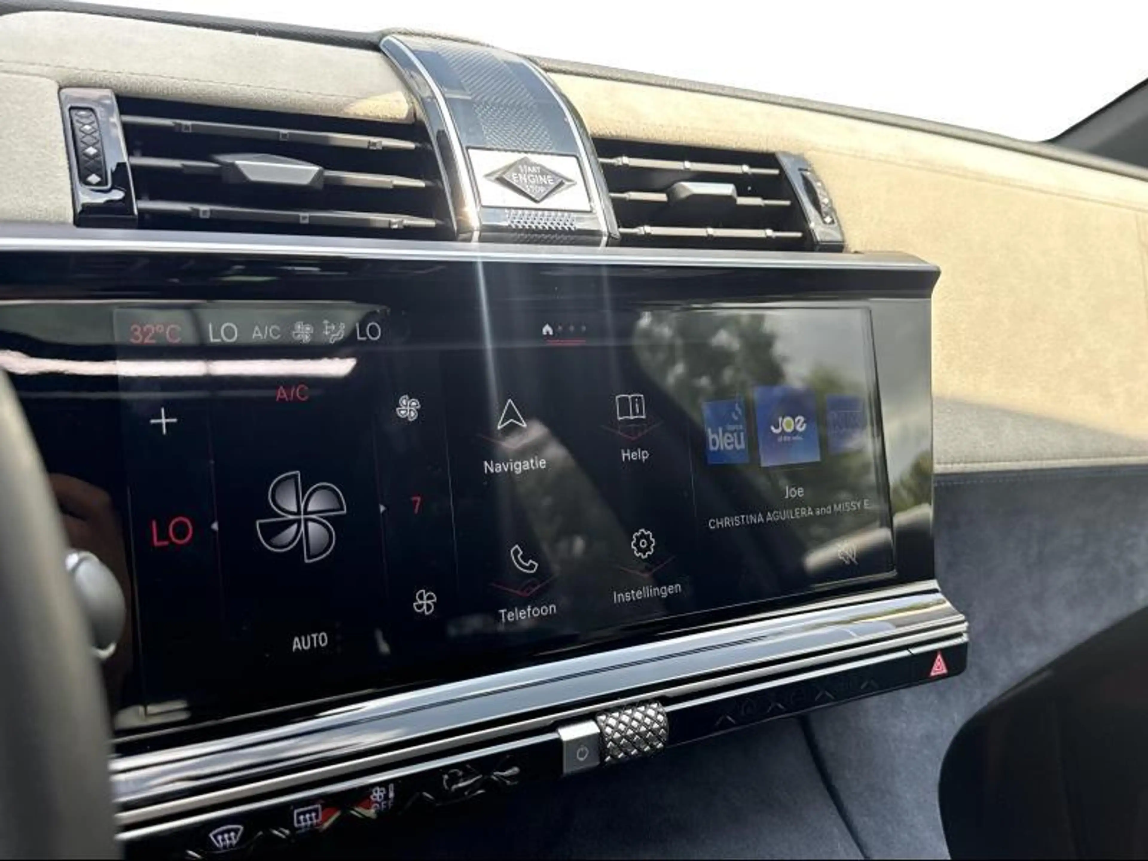 DS Automobiles DS 7 PLUG-IN HYBRID 225 JULES VERNE — photo 12