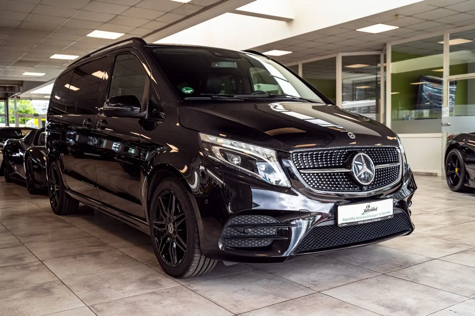 Mercedes-Benz V 300 d kompakt 9G-TRONIC AMG*BURMESTER*MBUX*TOP Zwart - 1