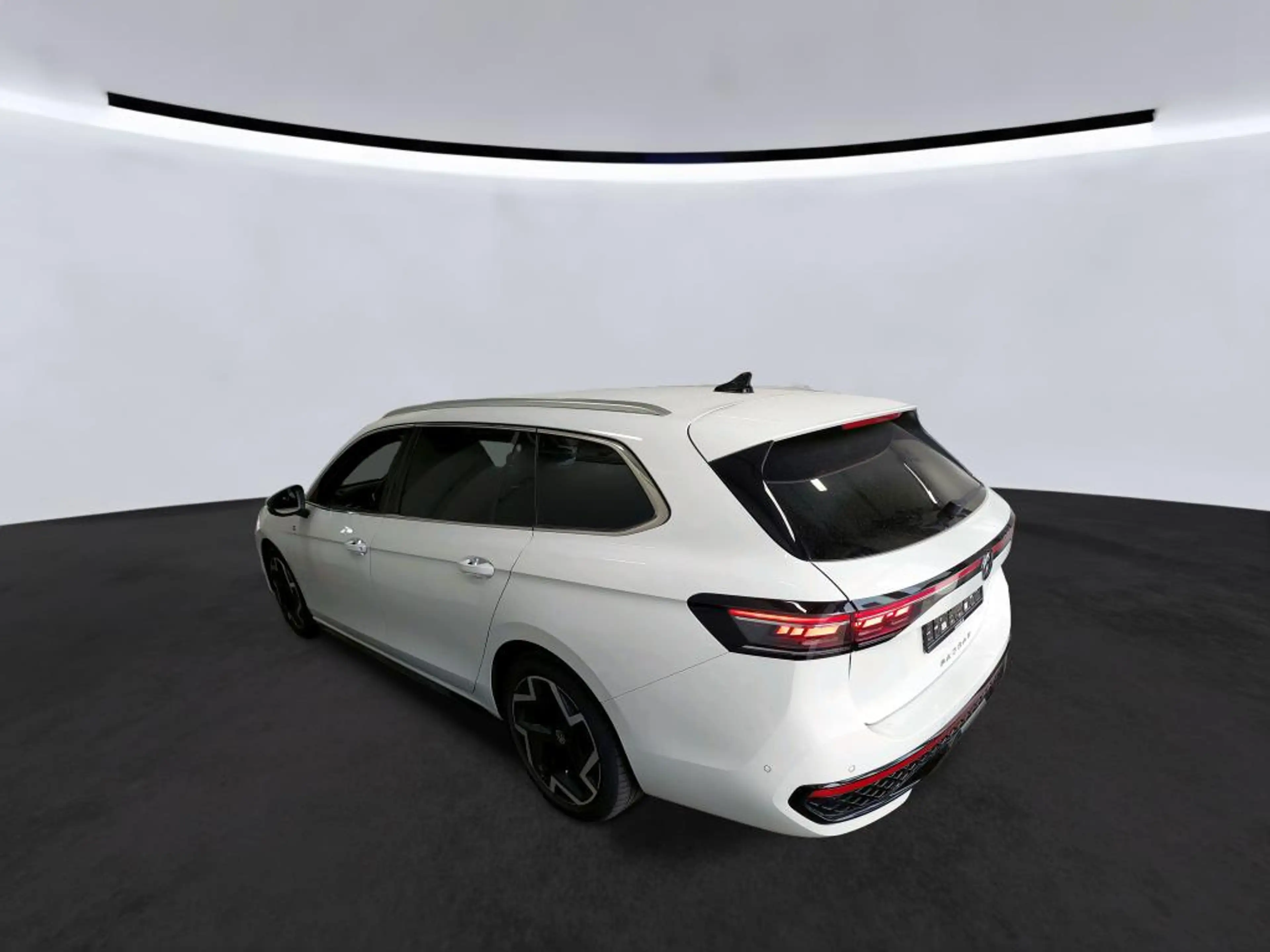 Volkswagen Passat Variant 2.0 TDI Variant DSG/AHK/Standhzg/Navi Pro/DCC Pro/2x R-Line — photo 3