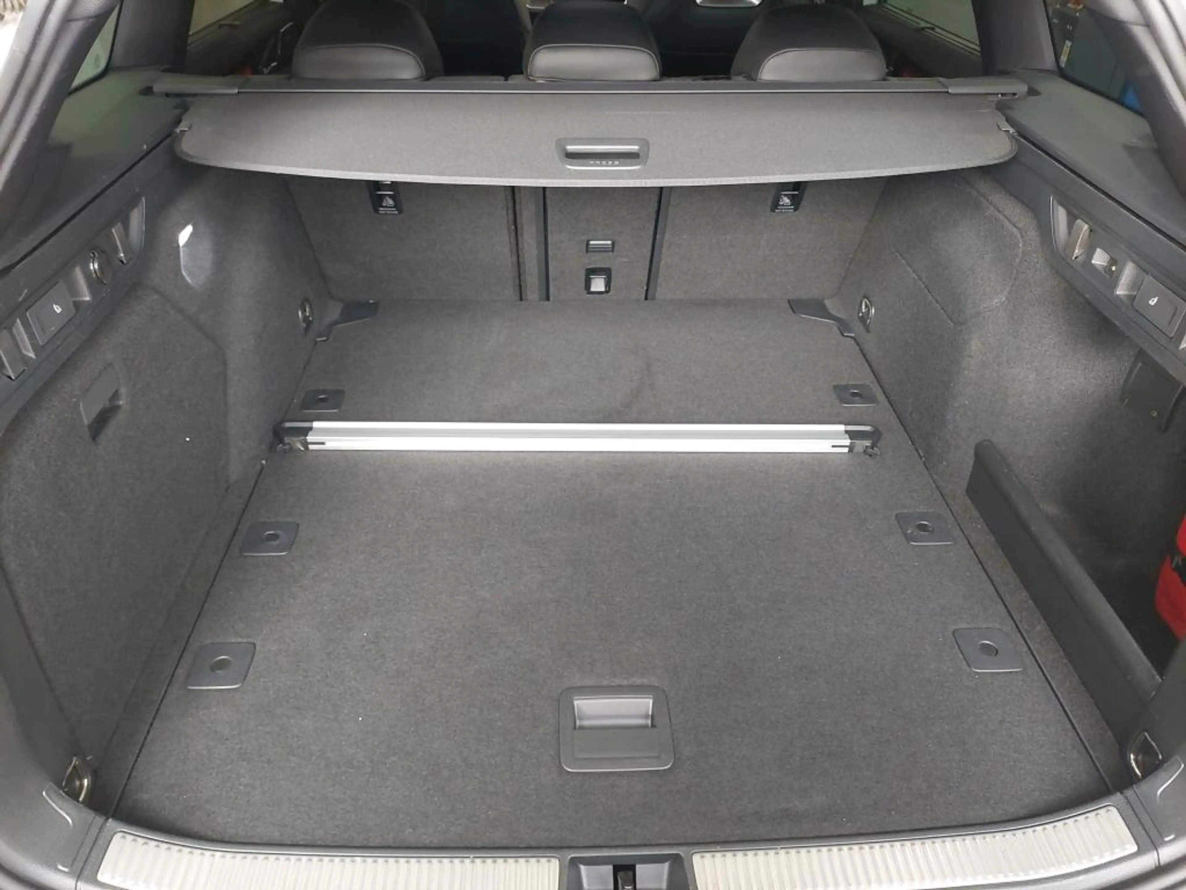 Volkswagen Passat Variant 2.0 TDI Variant DSG/AHK/Standhzg/Navi Pro/DCC Pro/2x R-Line — photo 7