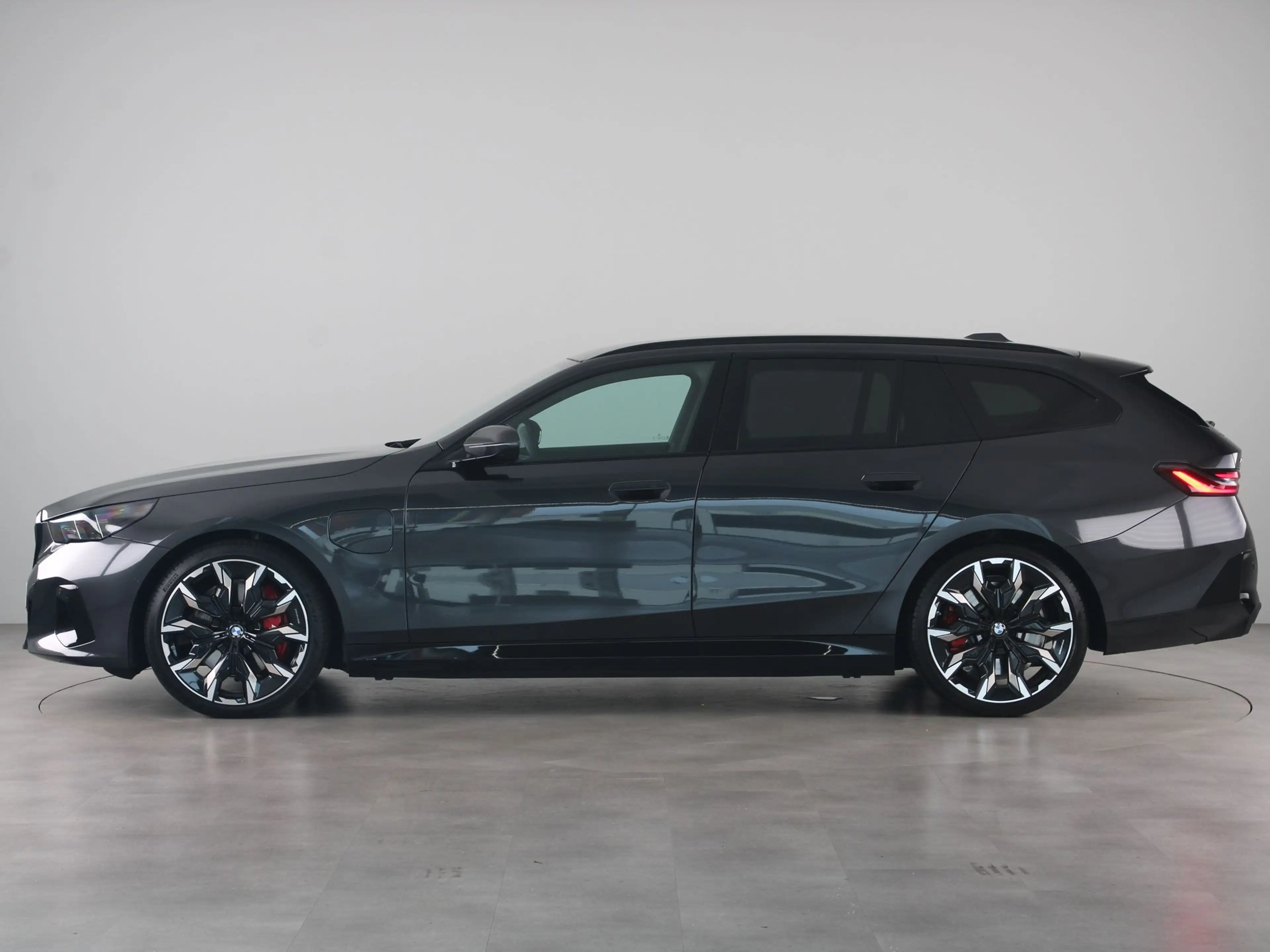 BMW 550 5 Serie Touring 550e xDrive — photo 14