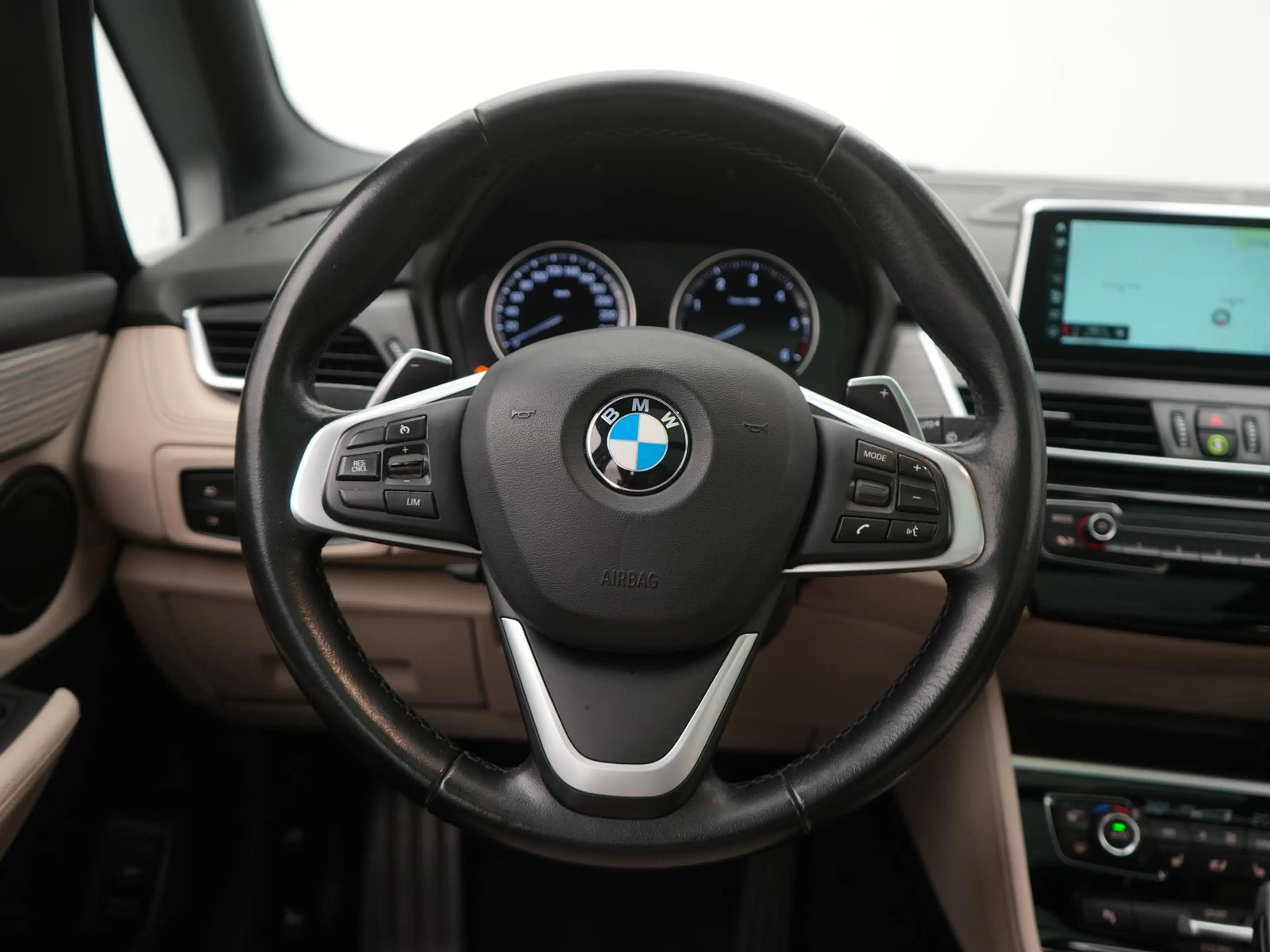 BMW 218 218d Luxury Line LED,7P,AHK,HUD,PANO,TEMPO,KAM — photo 12