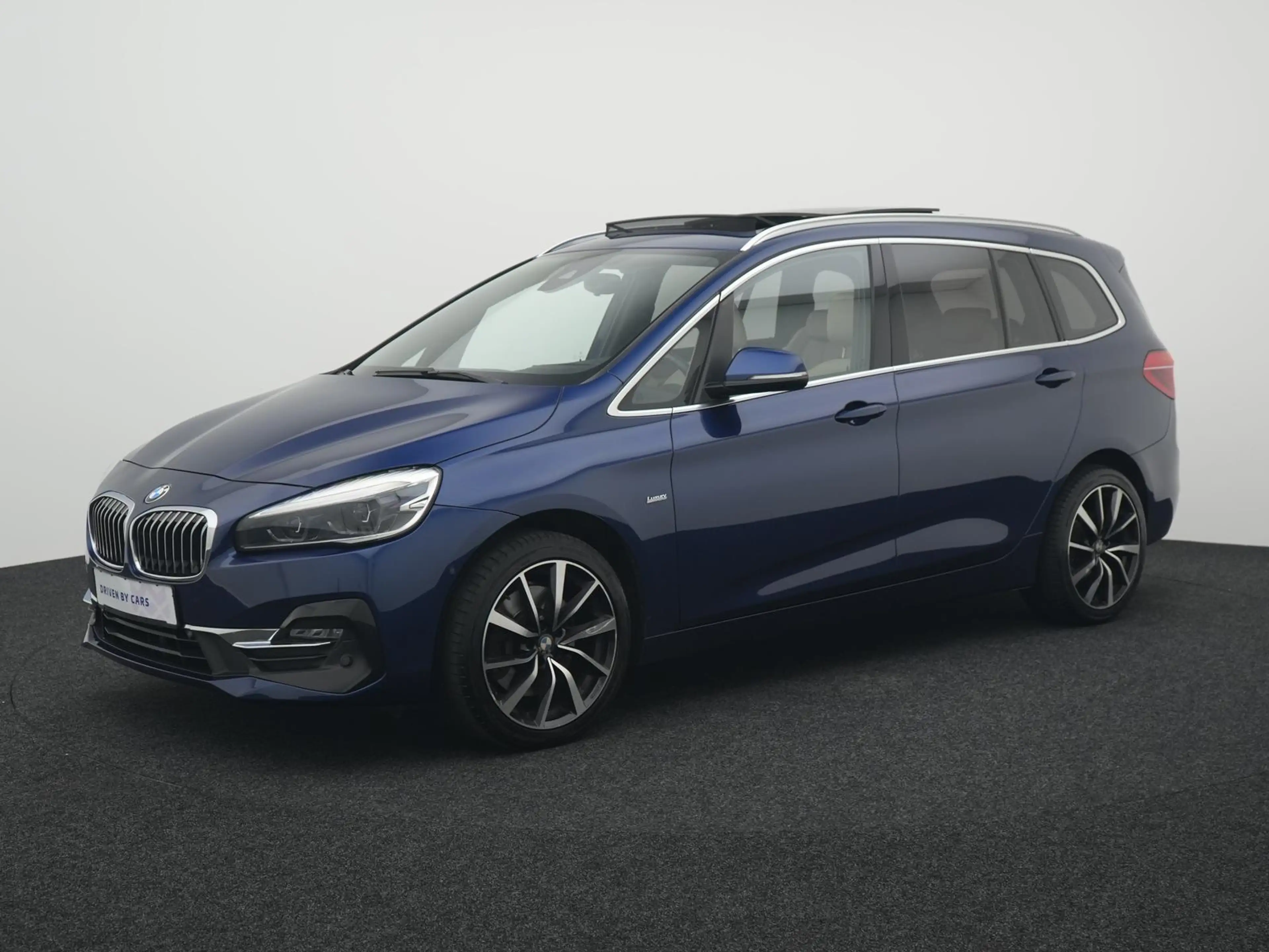 BMW 218 218d Luxury Line LED,7P,AHK,HUD,PANO,TEMPO,KAM — photo 2