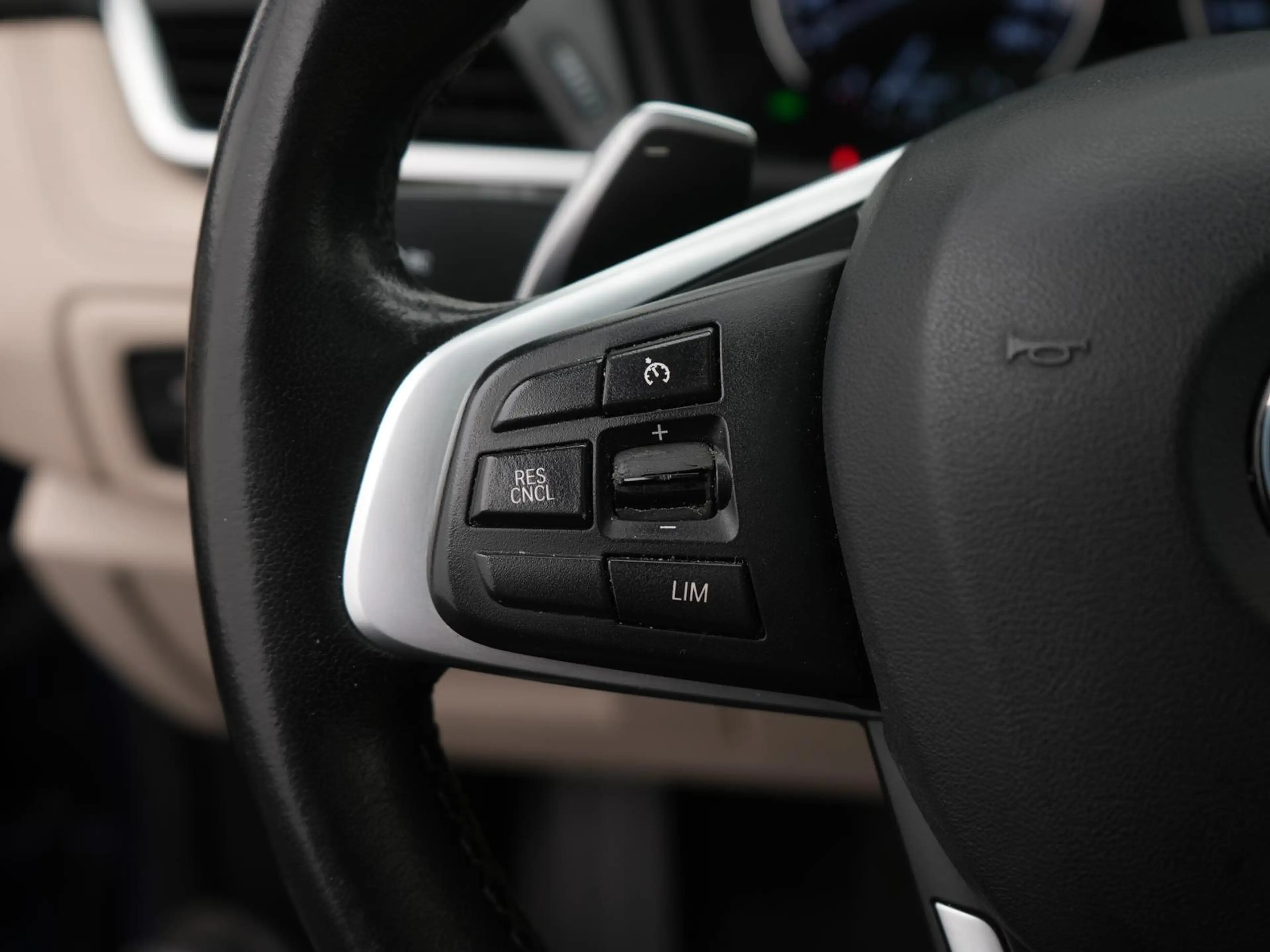 BMW 218 218d Luxury Line LED,7P,AHK,HUD,PANO,TEMPO,KAM — photo 13