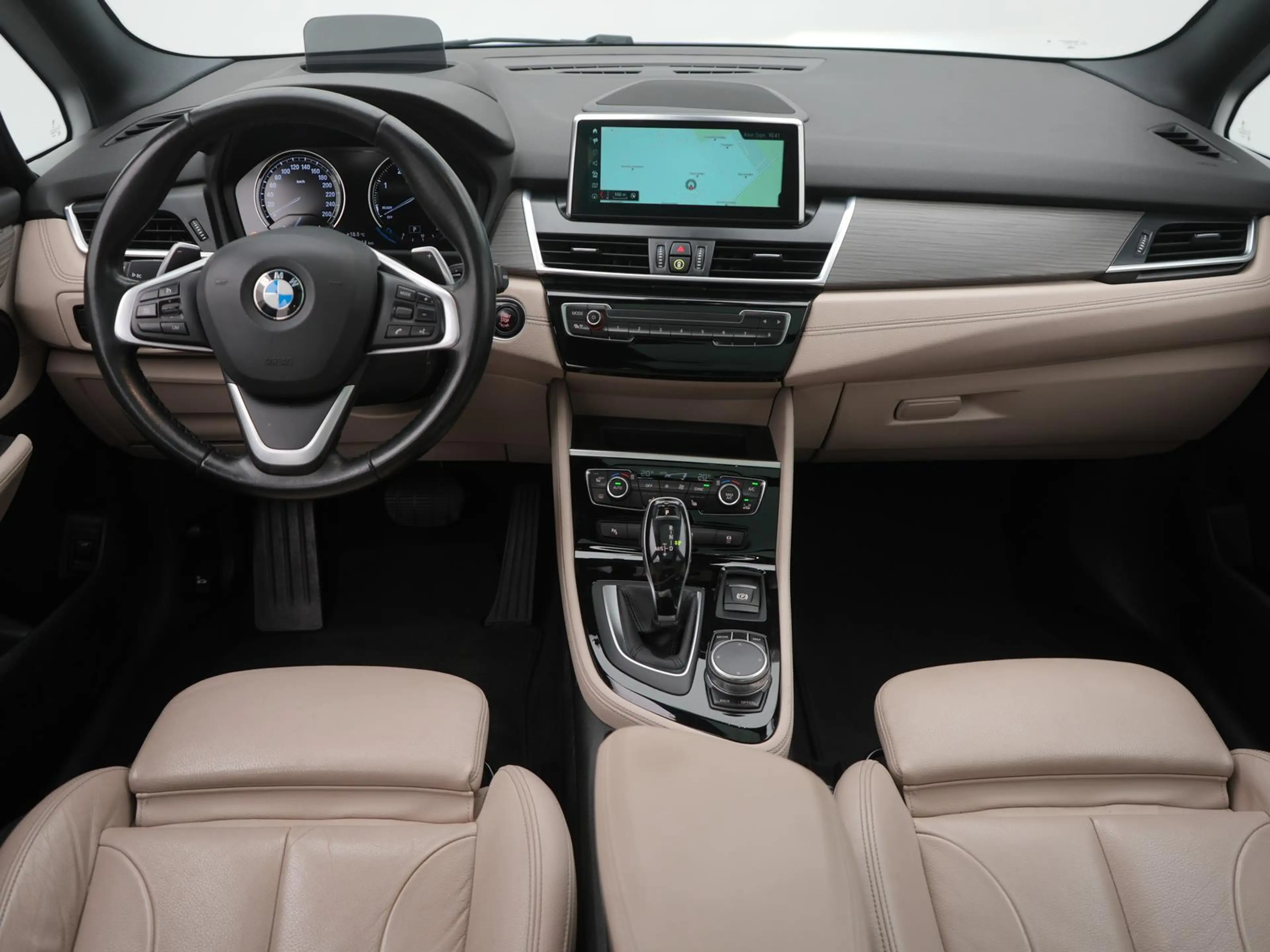 BMW 218 218d Luxury Line LED,7P,AHK,HUD,PANO,TEMPO,KAM — photo 11
