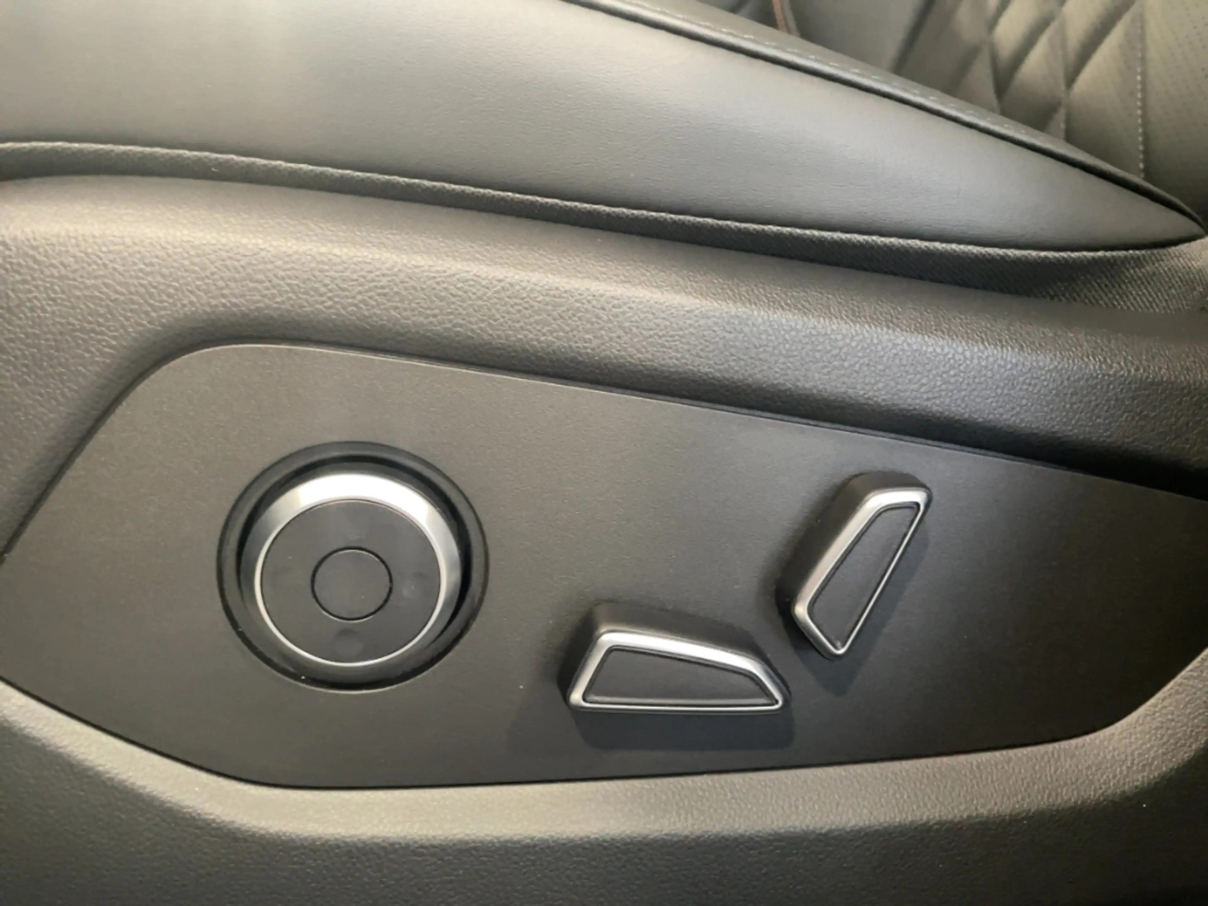 Changan Deepal S07 EV 79,97kWh RWD 360Grad/20Zoll/AHK/Panorama — photo 15