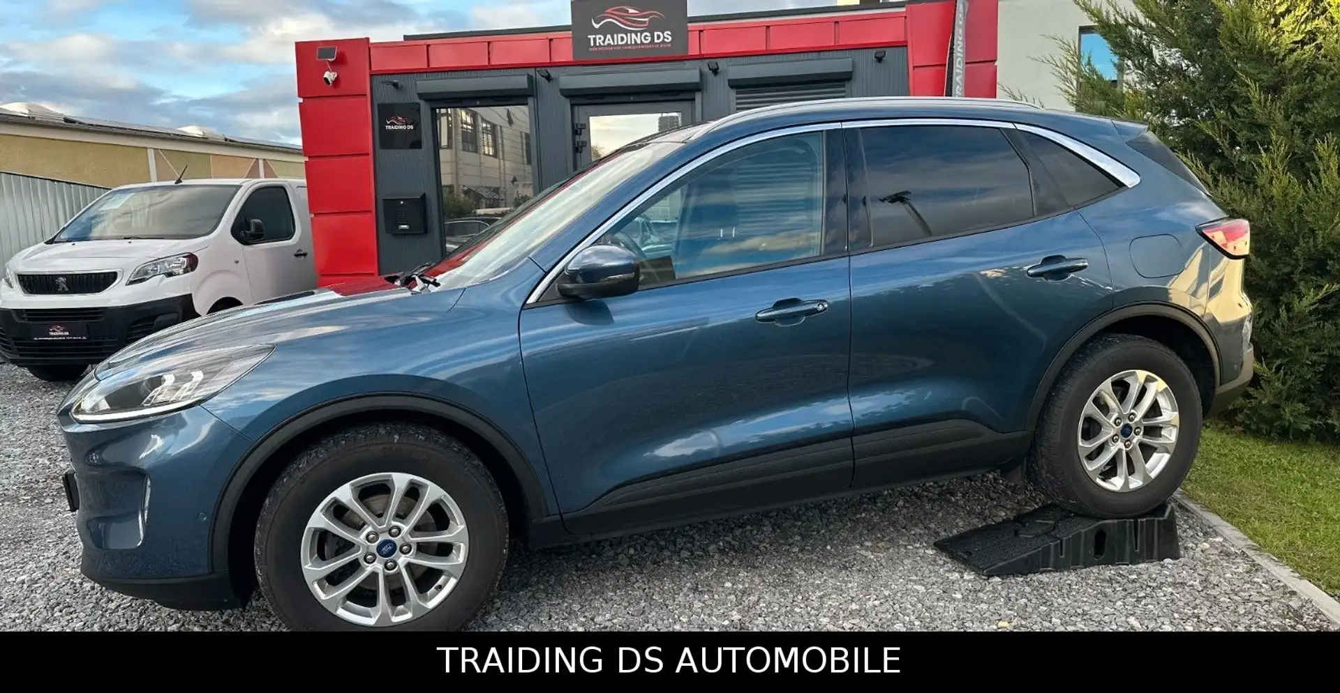 Ford Kuga Titanium AWD / PANO / AHK / GARANTIE Blau - 2