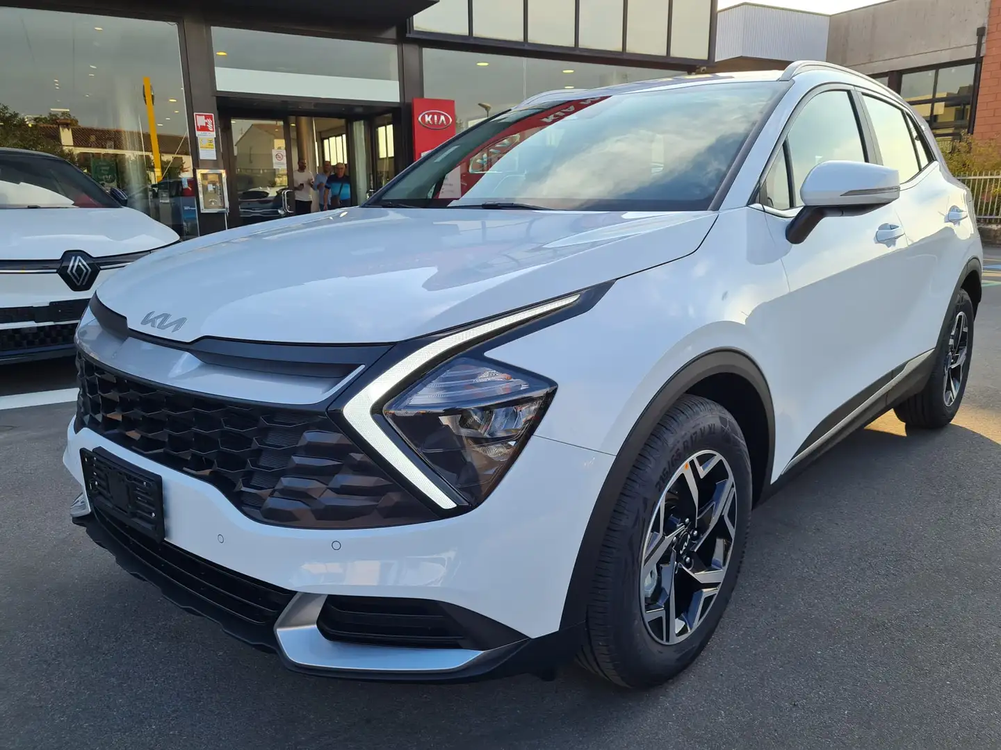 Kia Sportage V 2022 - Sportage 1.6 tgdi hev Business auto Blanc - 1