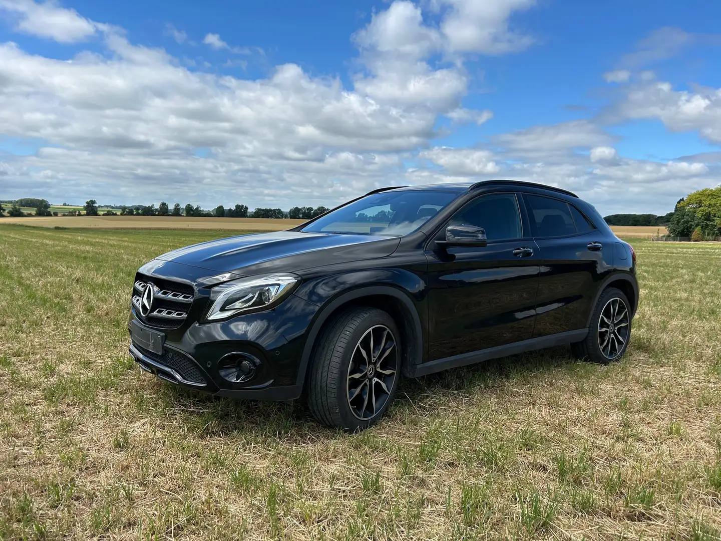 Mercedes-Benz GLA 180 GLA 180 Business Solution AMG (EU6.2) Noir - 1