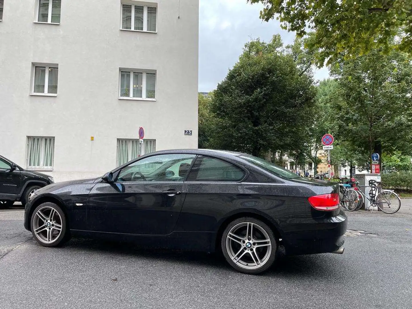 BMW 320 320i Coupé Schwarz - 2