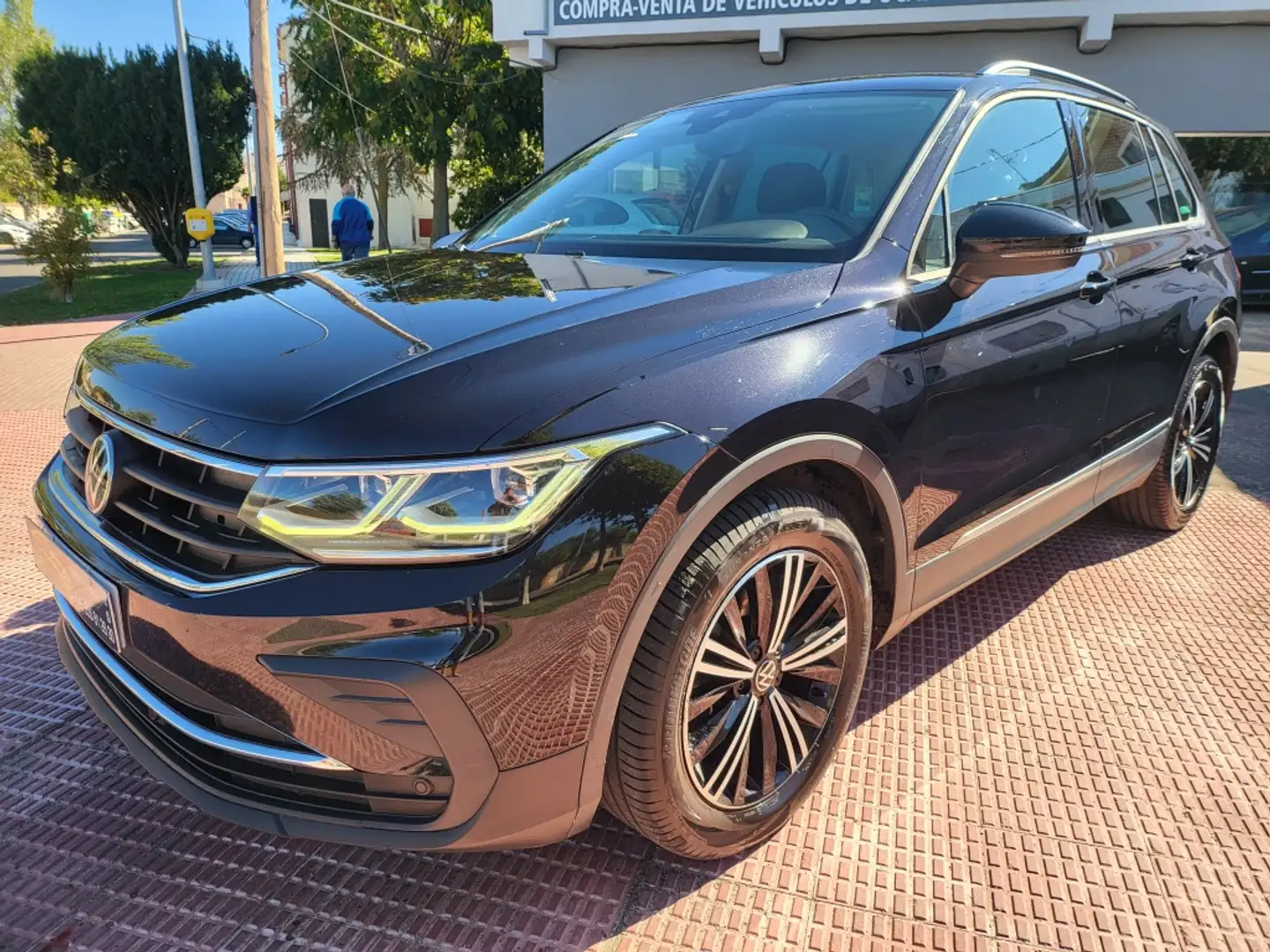 Volkswagen Tiguan 2.0TDI Life DSG 110kW Noir - 1