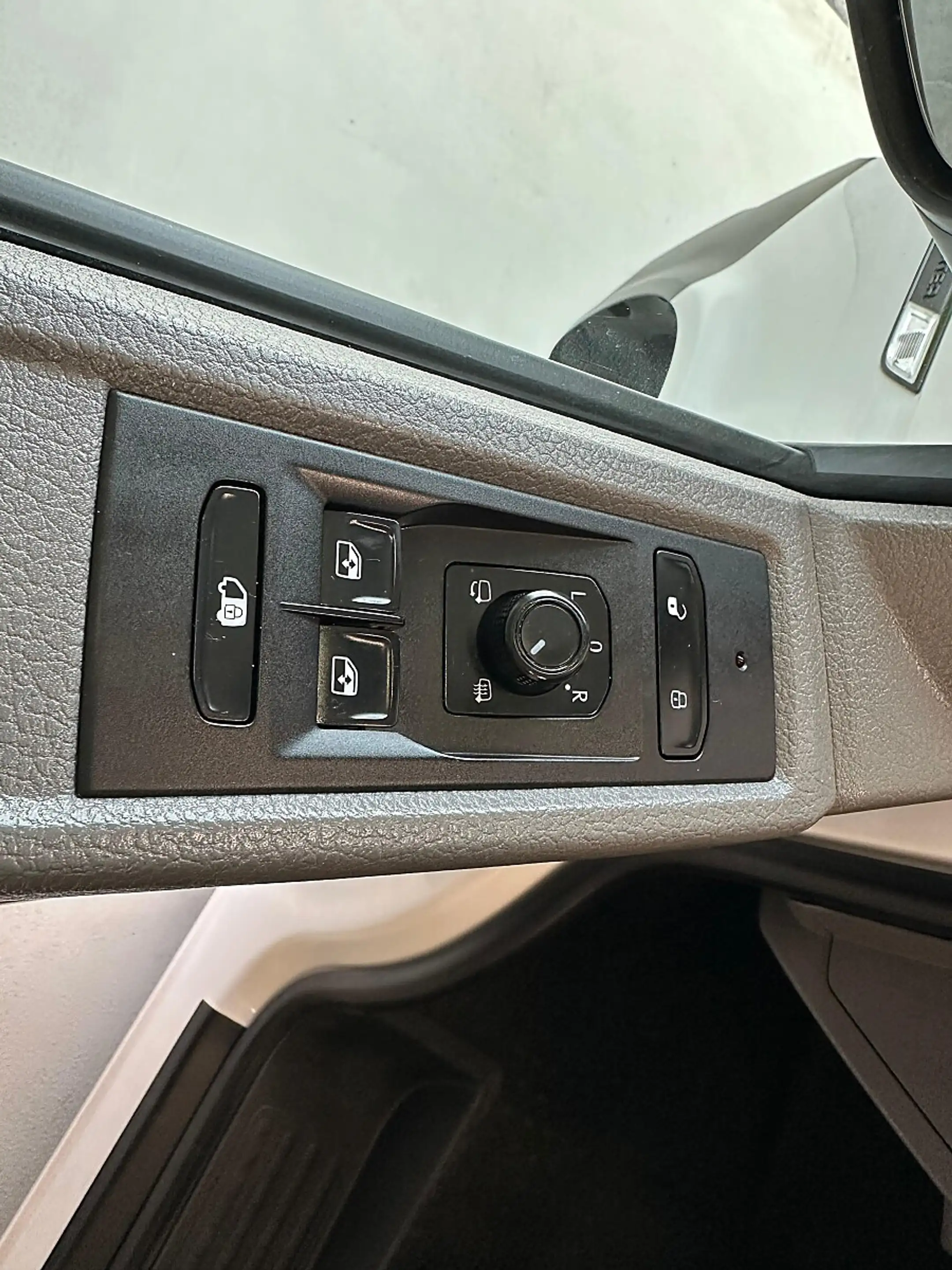 Volkswagen T6.1 Transporter 2.0 TDI lang Flügel 2H1 Servotronic, Einparkhi... — photo 22