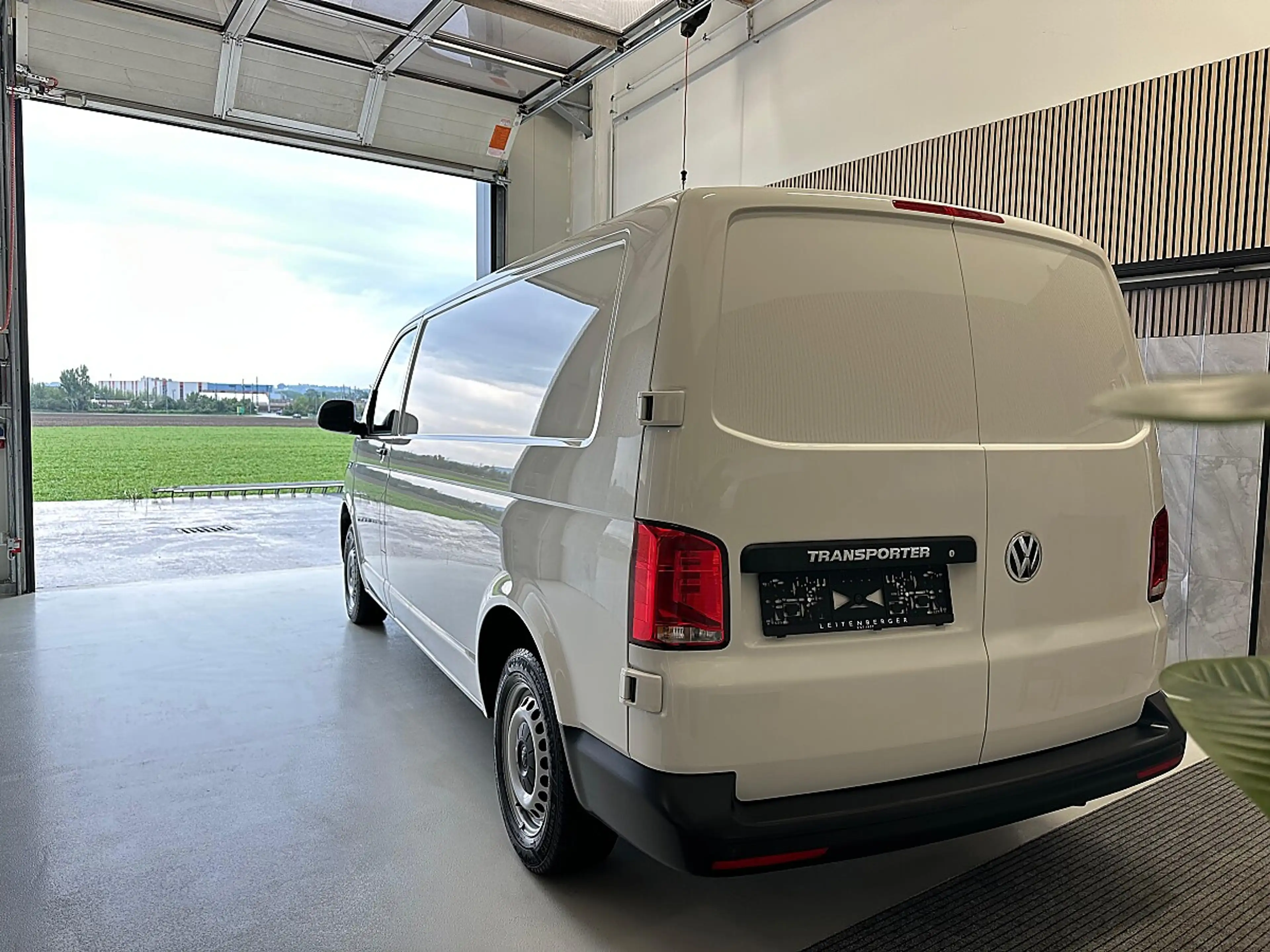 Volkswagen T6.1 Transporter 2.0 TDI lang Flügel 2H1 Servotronic, Einparkhi... — photo 4