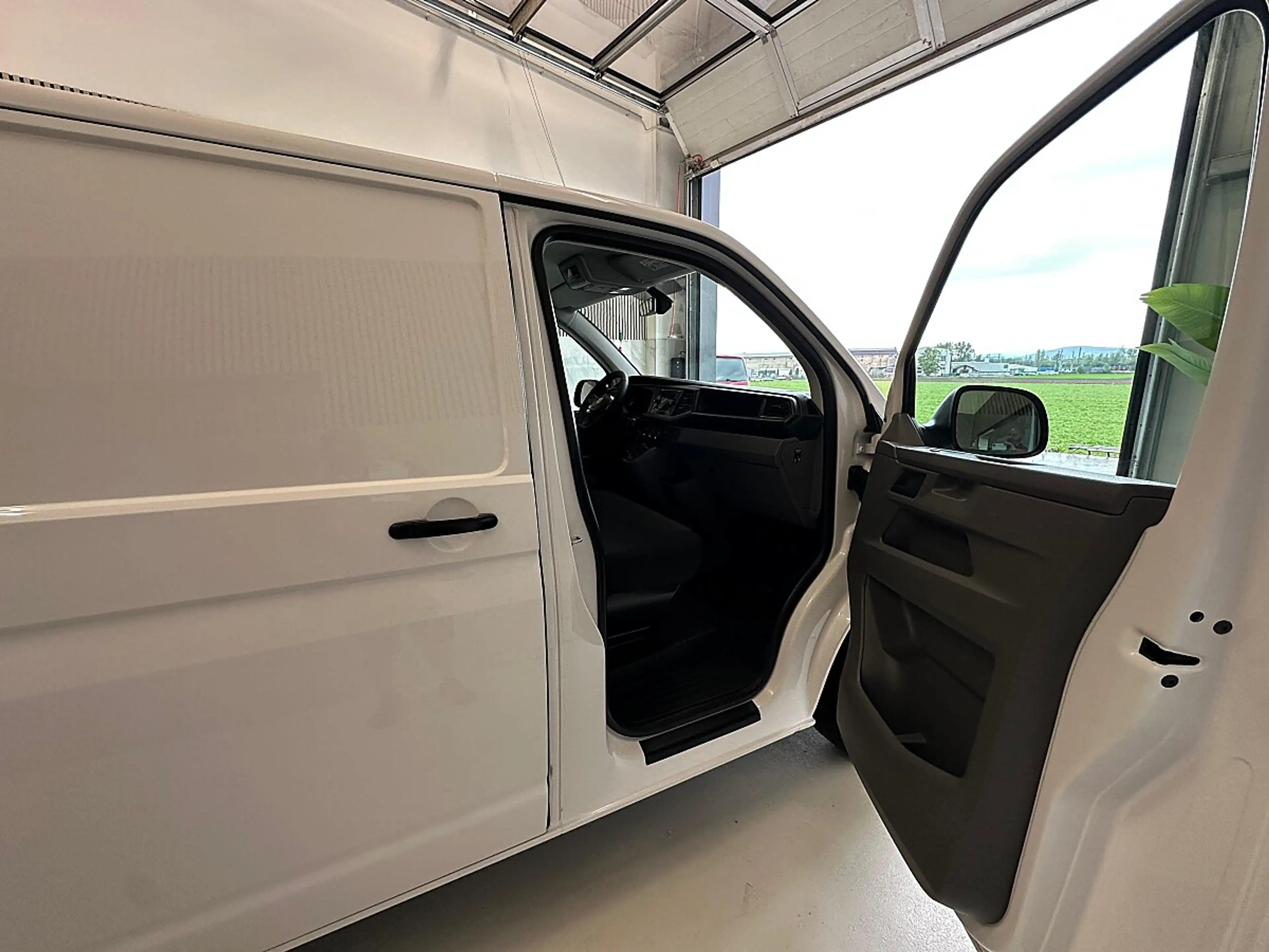 Volkswagen T6.1 Transporter 2.0 TDI lang Flügel 2H1 Servotronic, Einparkhi... — photo 10