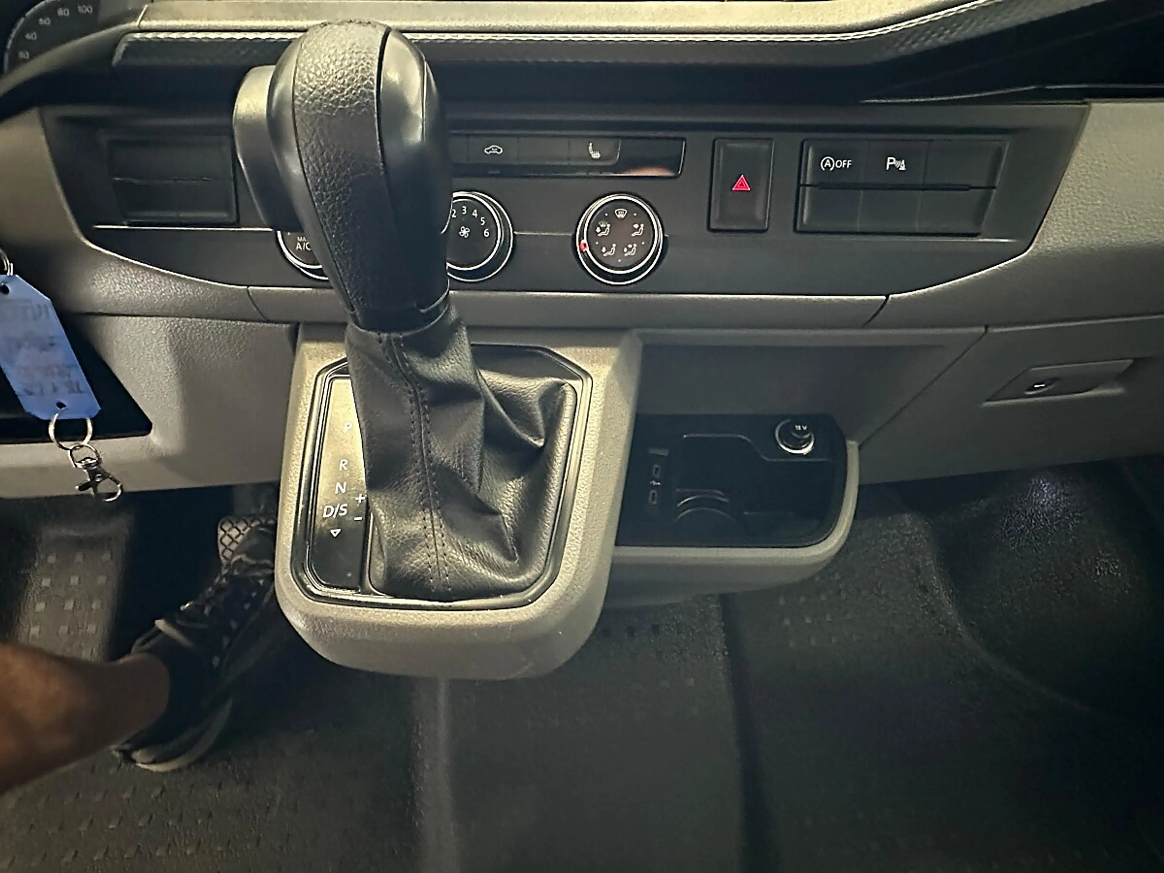 Volkswagen T6.1 Transporter 2.0 TDI lang Flügel 2H1 Servotronic, Einparkhi... — photo 14