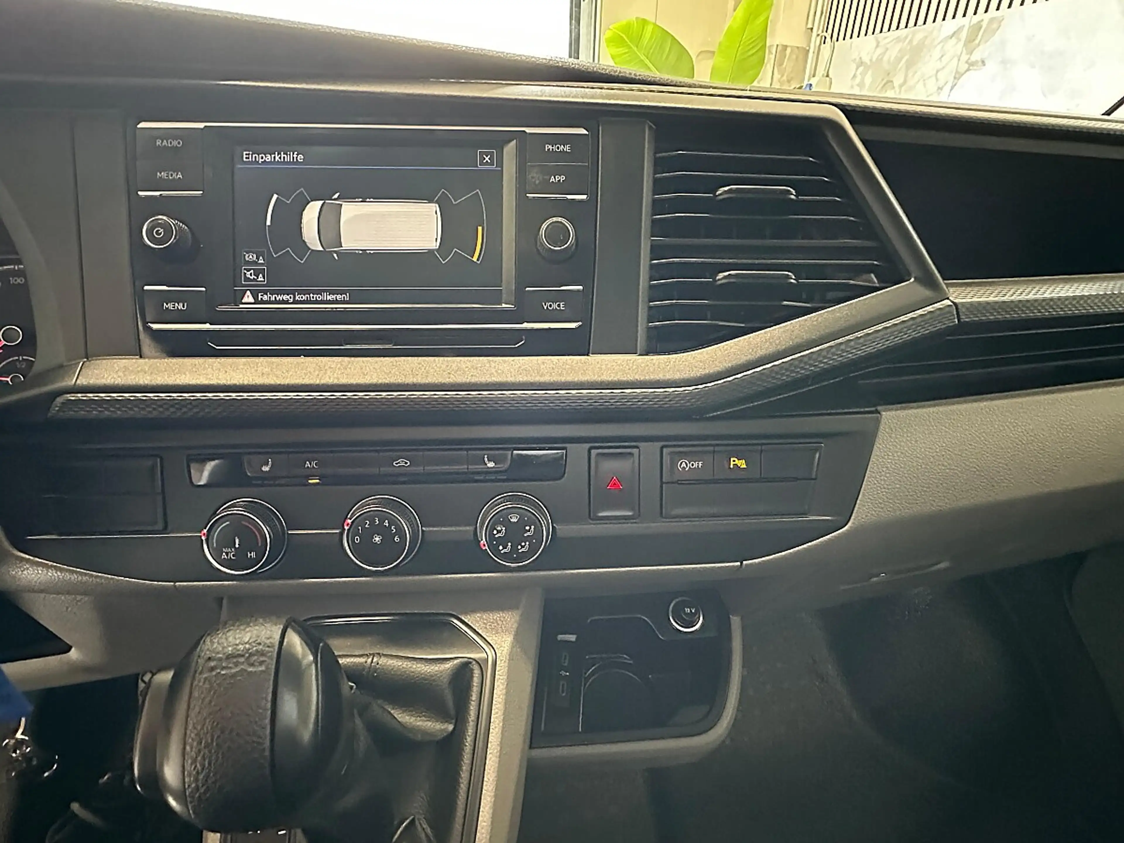 Volkswagen T6.1 Transporter 2.0 TDI lang Flügel 2H1 Servotronic, Einparkhi... — photo 15