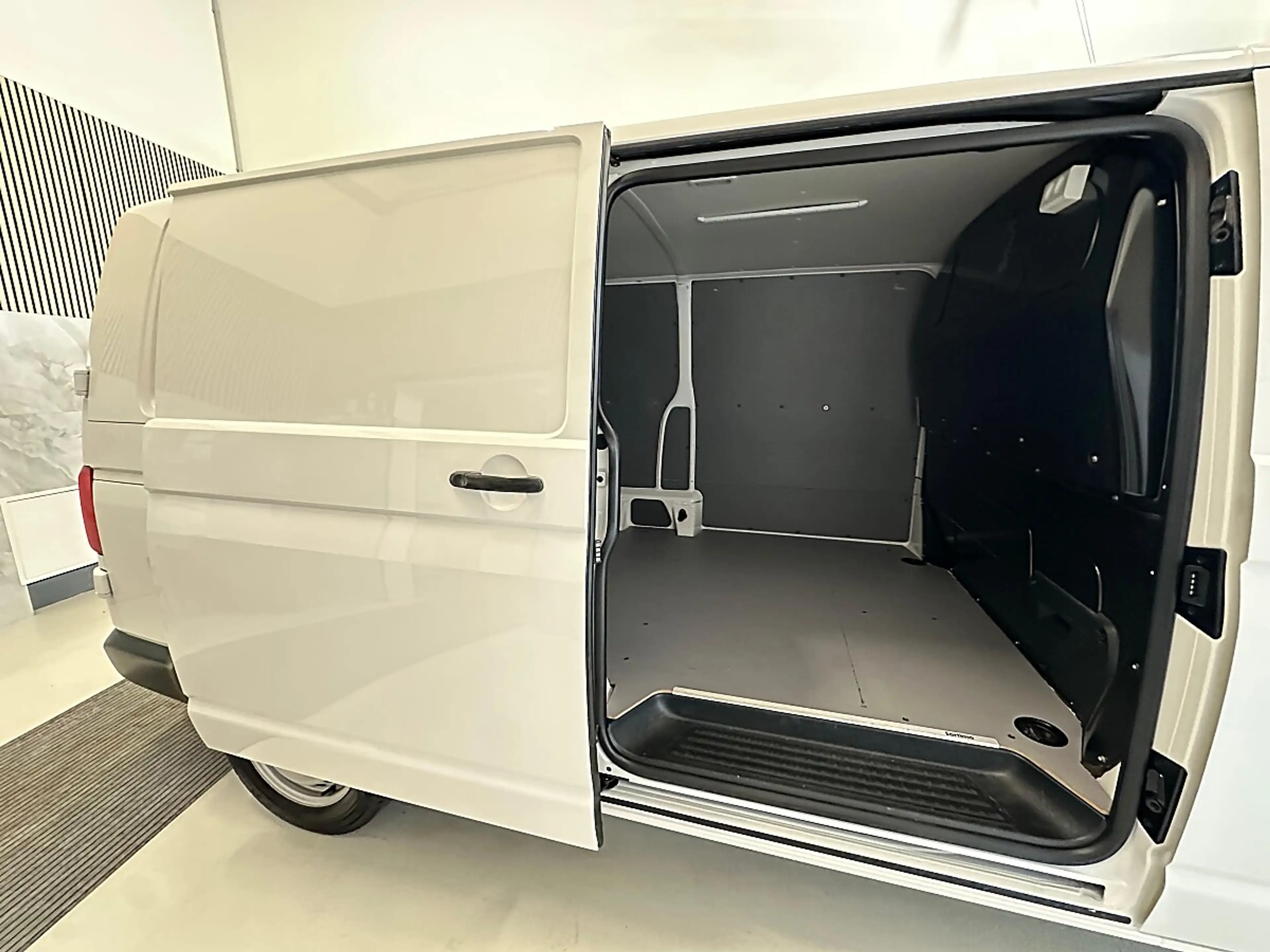 Volkswagen T6.1 Transporter 2.0 TDI lang Flügel 2H1 Servotronic, Einparkhi... — photo 9