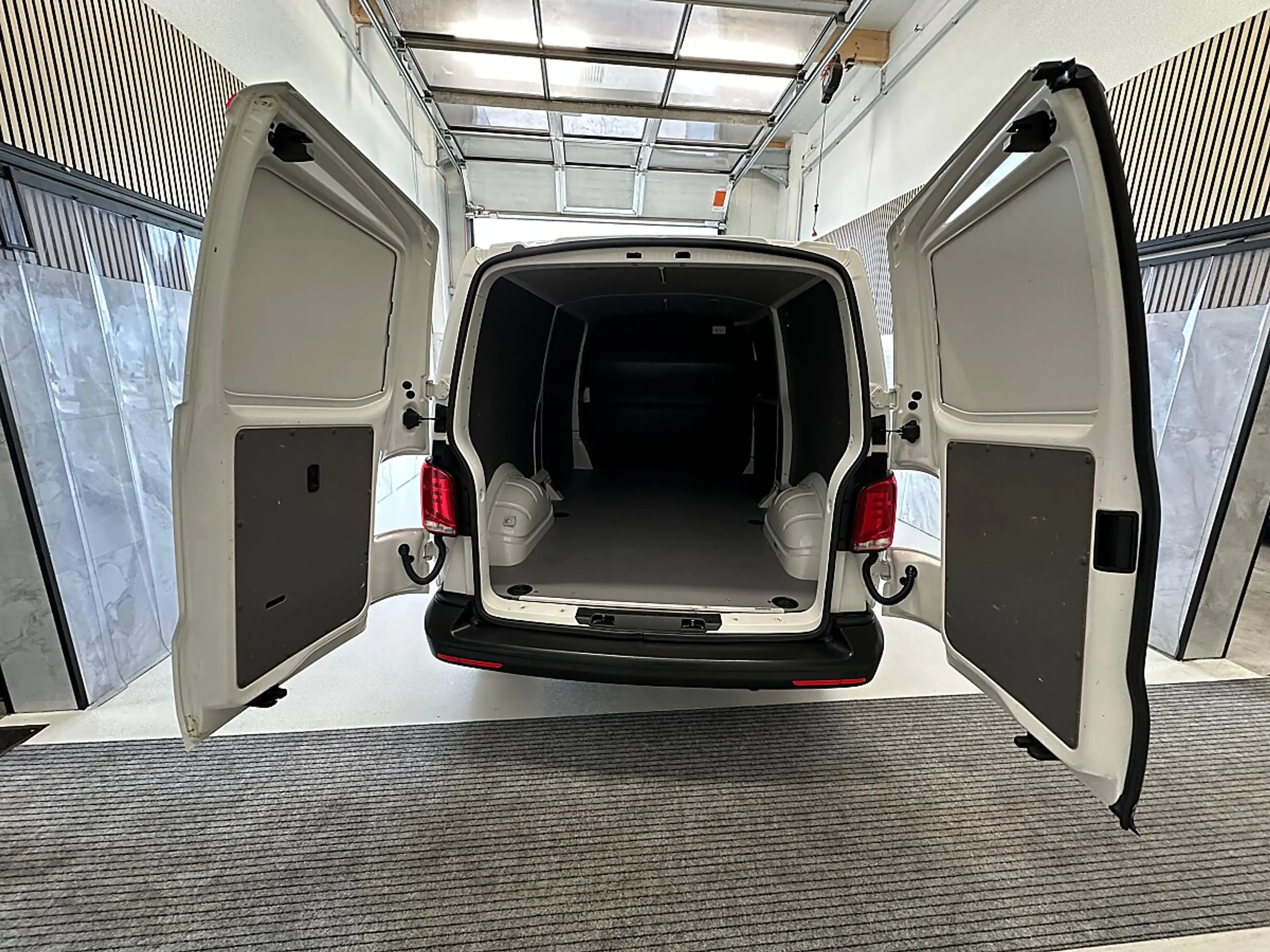 Volkswagen T6.1 Transporter 2.0 TDI lang Flügel 2H1 Servotronic, Einparkhi... — photo 7
