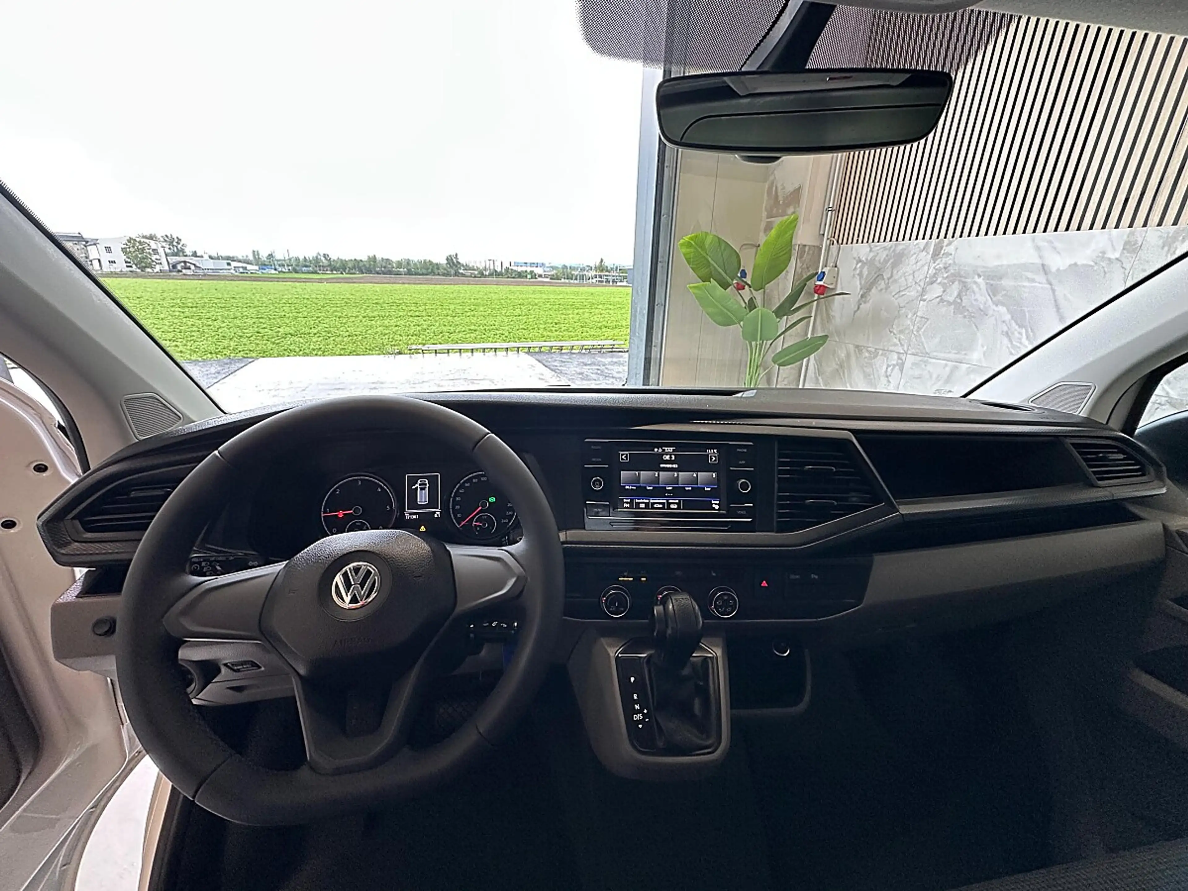 Volkswagen T6.1 Transporter 2.0 TDI lang Flügel 2H1 Servotronic, Einparkhi... — photo 11