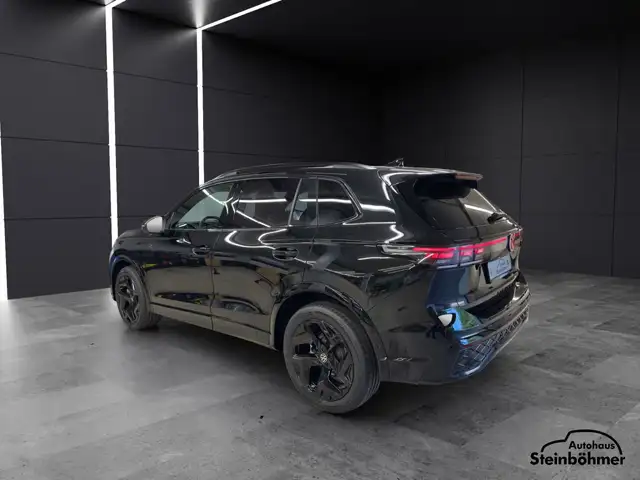 Volkswagen Tiguan view 4