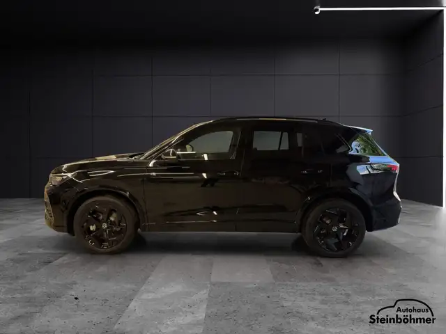 Volkswagen Tiguan view 3