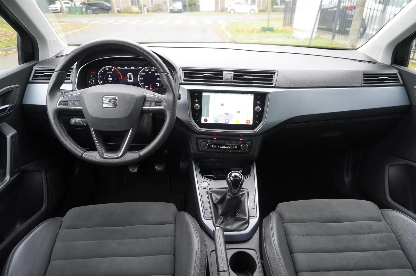 SEAT Arona 1.0 TSI 115pk FR Business Intense Apple Carplay Tr Zwart - 2