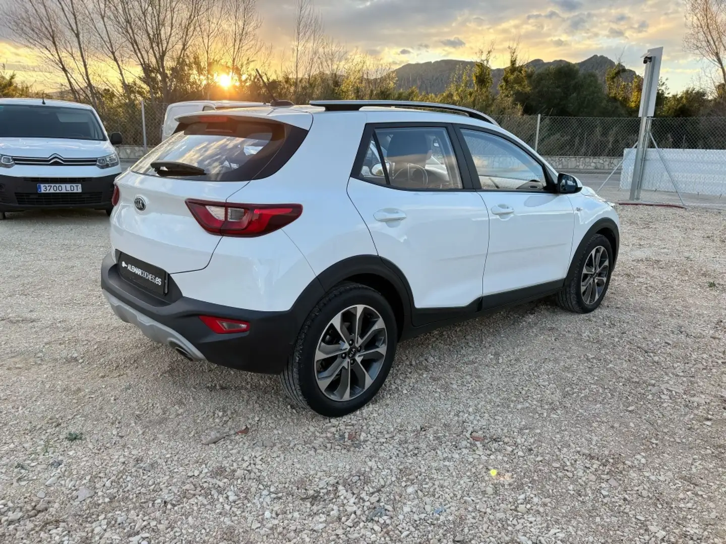 Kia Stonic Todoterreno Manual de 5 Puertas Blanco - 2