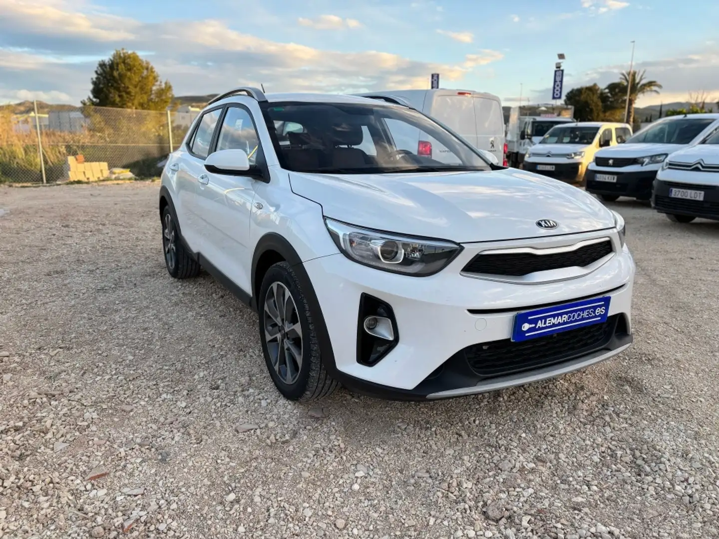 Kia Stonic Todoterreno Manual de 5 Puertas Blanco - 1