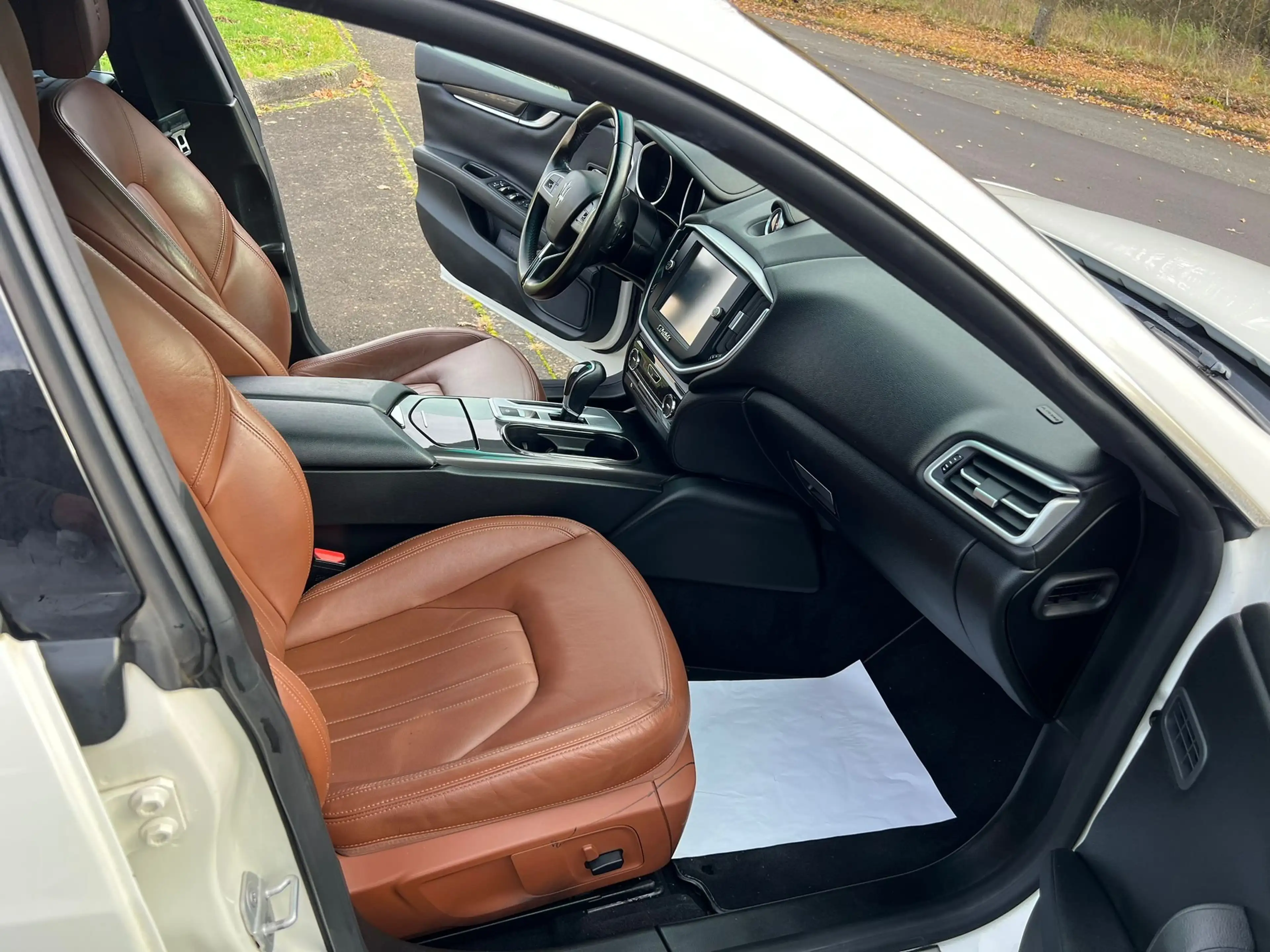 Maserati Ghibli 3.0 V6 BiTurbo GranSport — photo 9