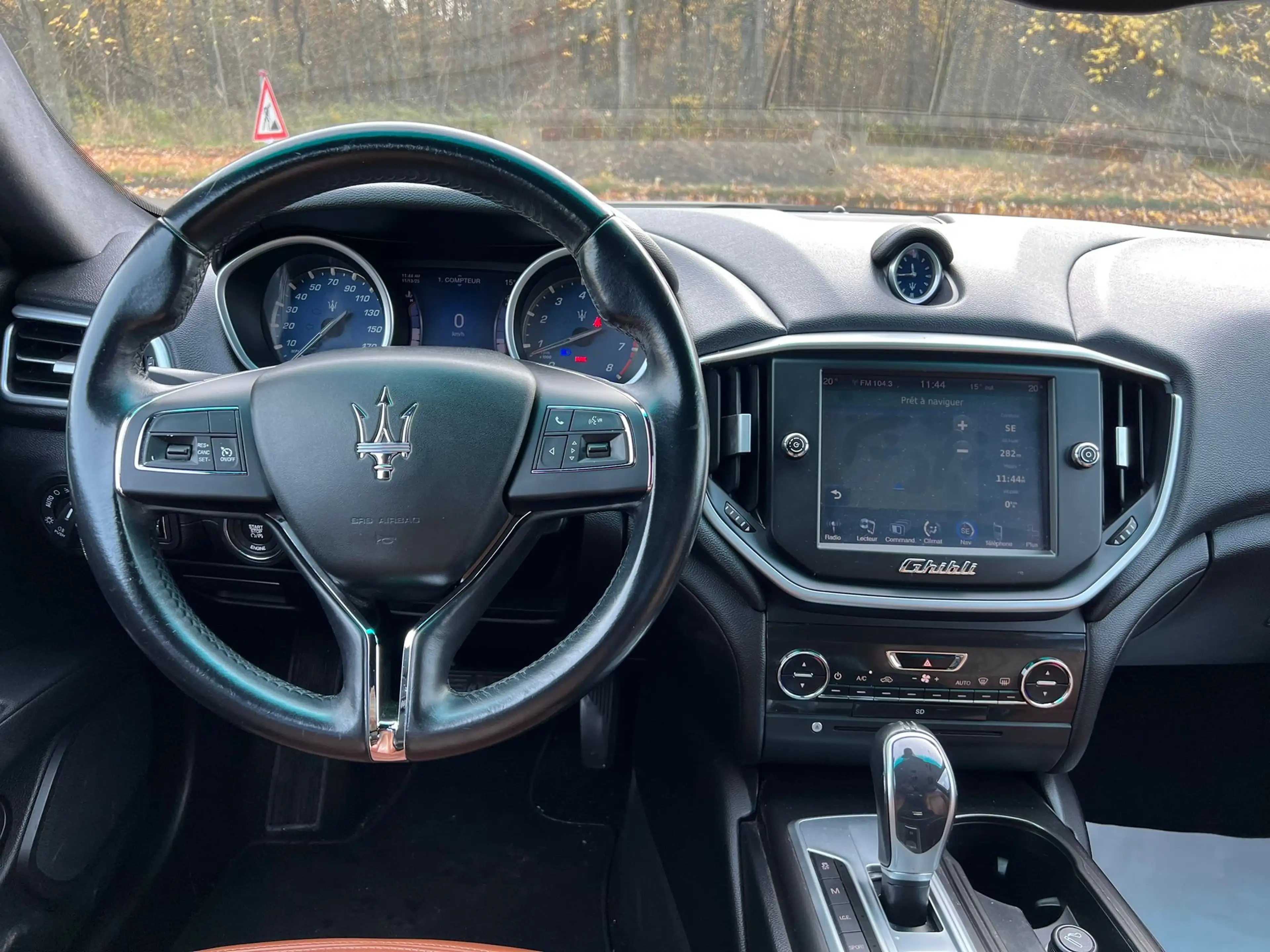 Maserati Ghibli 3.0 V6 BiTurbo GranSport — photo 11