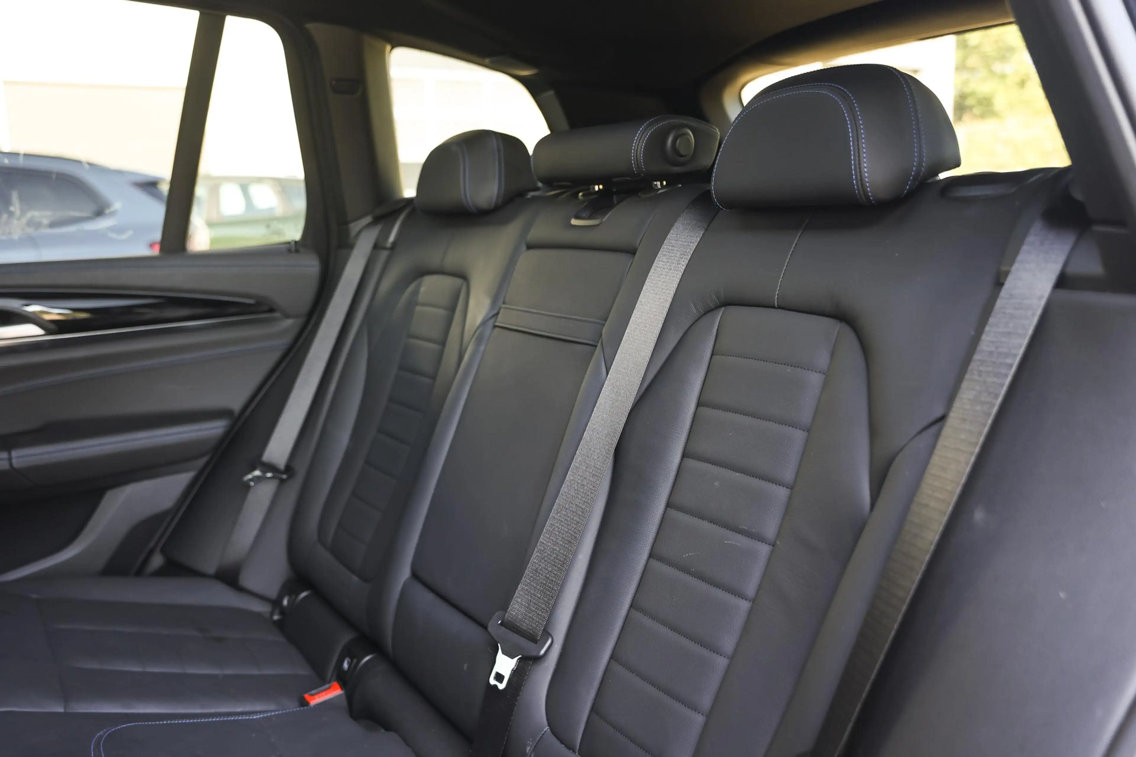 BMW iX3 High Executive / Trekhaak / Comfort Access / Head- — photo 15