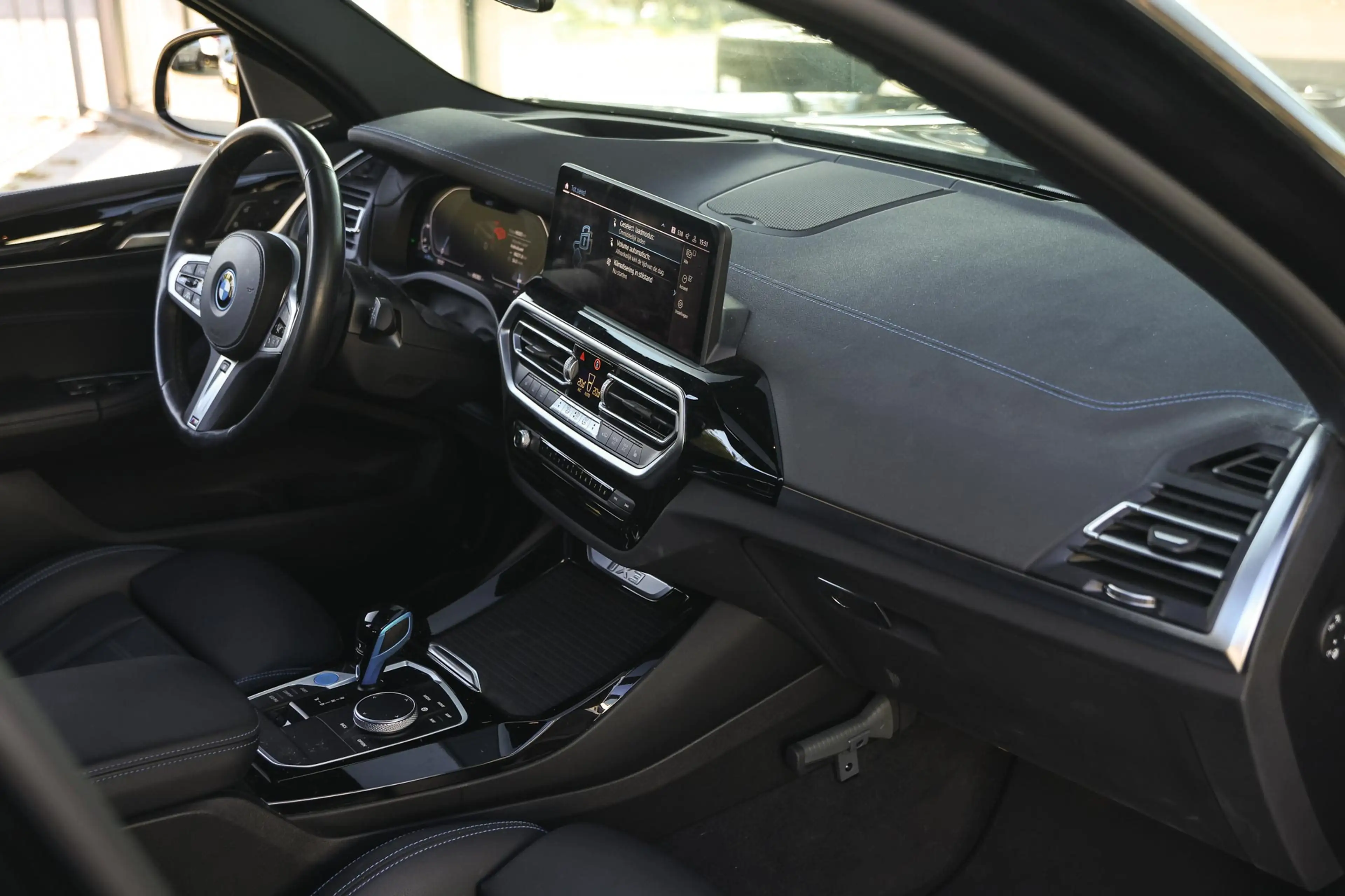 BMW iX3 High Executive / Trekhaak / Comfort Access / Head- — photo 13