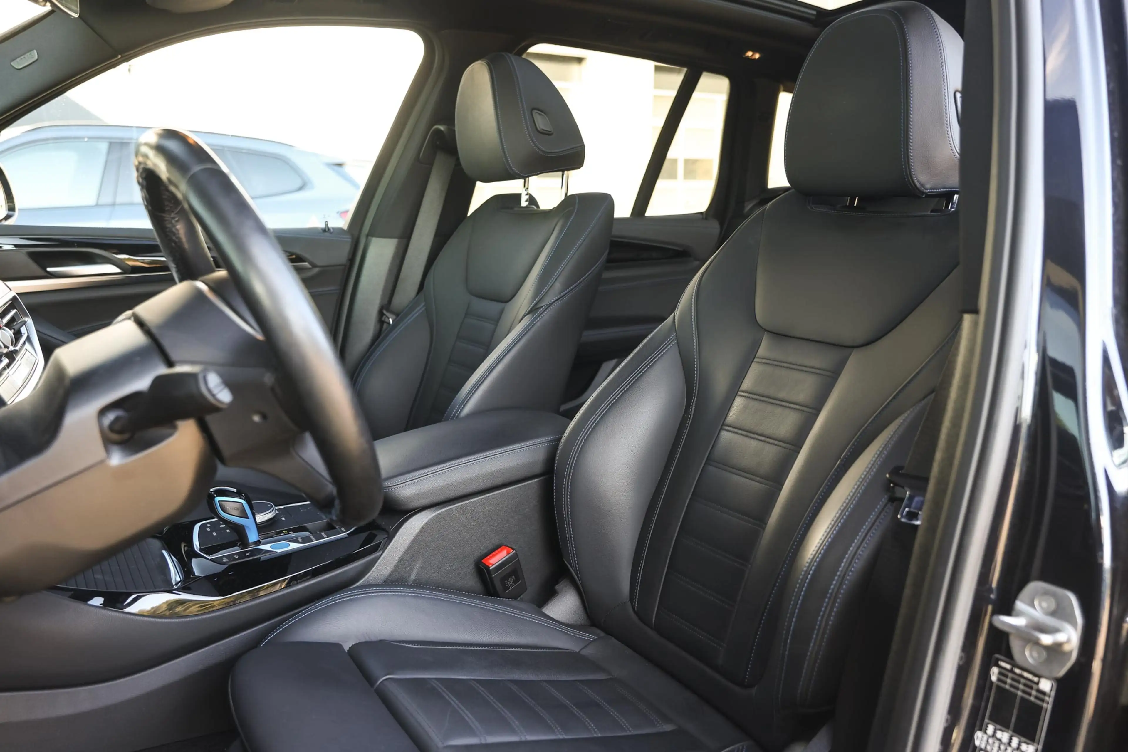 BMW iX3 High Executive / Trekhaak / Comfort Access / Head- — photo 11